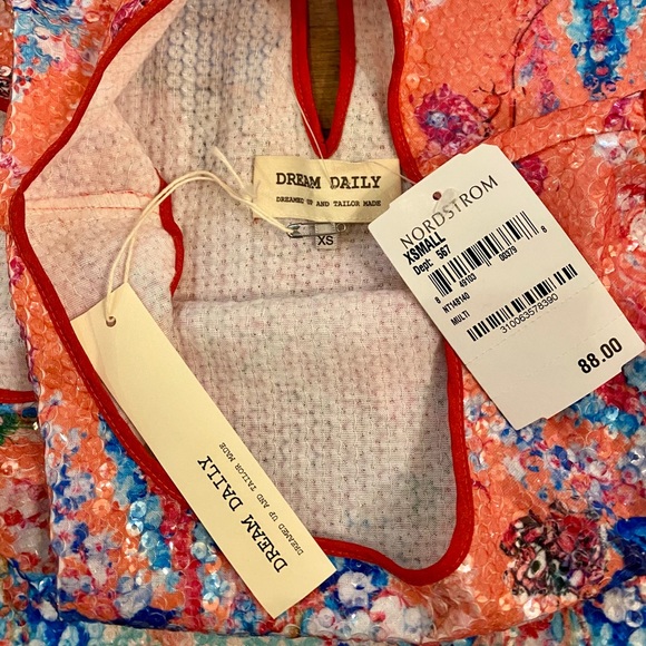 DREAM DAILY (Nordstrom) Sequin Floral Top NWT! - Picture 9 of 9